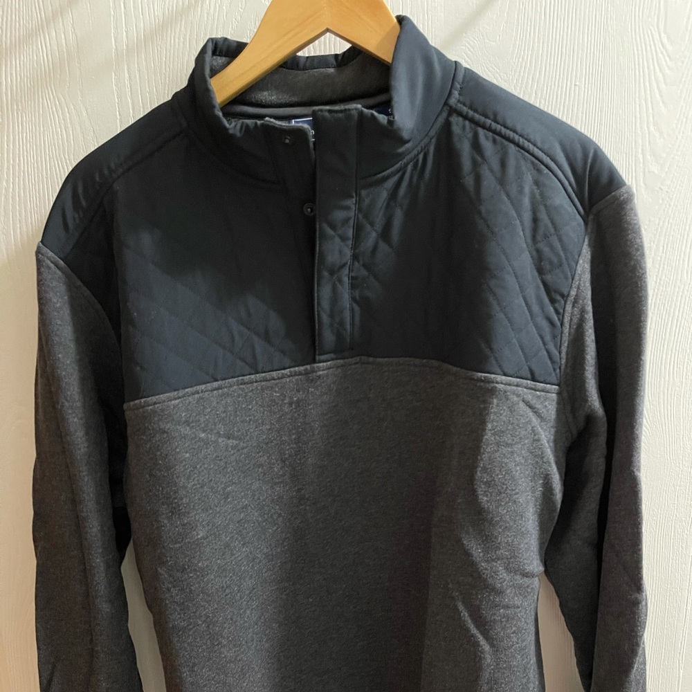 Vineyard vines pullover!